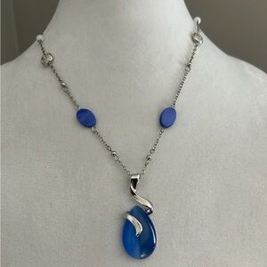 ❤️4/$20 Elegant Blue and Silver Tone Necklace